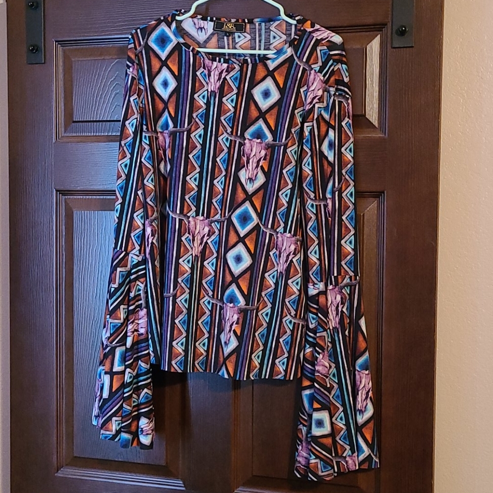 Wide sleeve aztec skull top